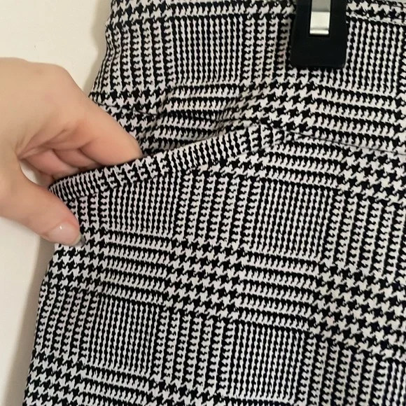 {George} Houndstooth Print Cropped Stretch Pants - Picture 2 of 5